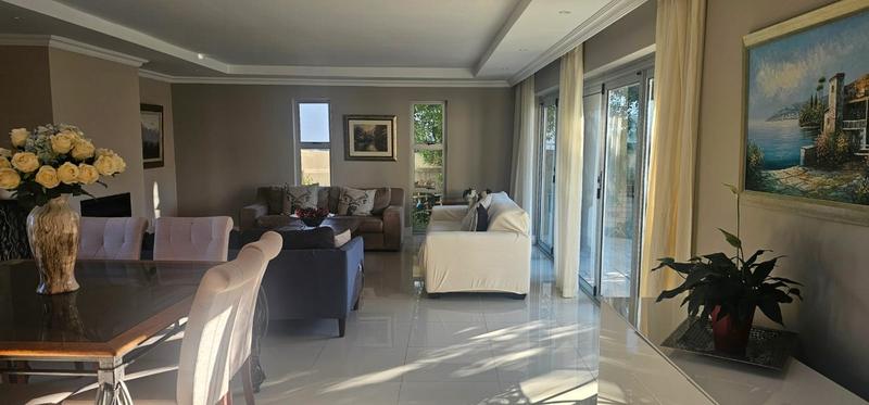 3 Bedroom Property for Sale in Flamingo Vlei Western Cape